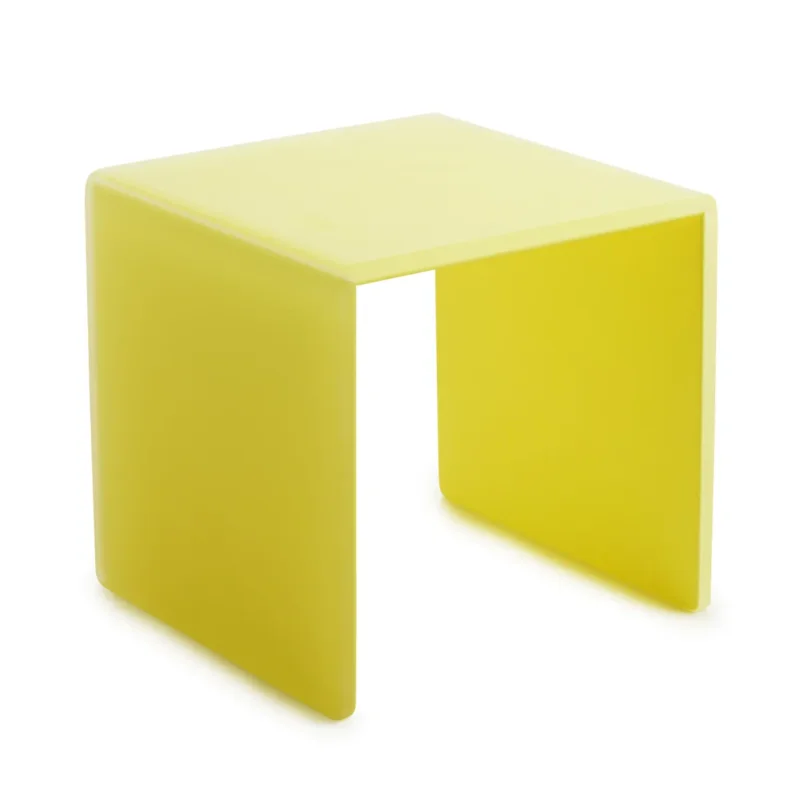 Offre Limitée Plateau avec pieds résine Nacryl® jaune 20x20x20,5 cm Mealplak Revol