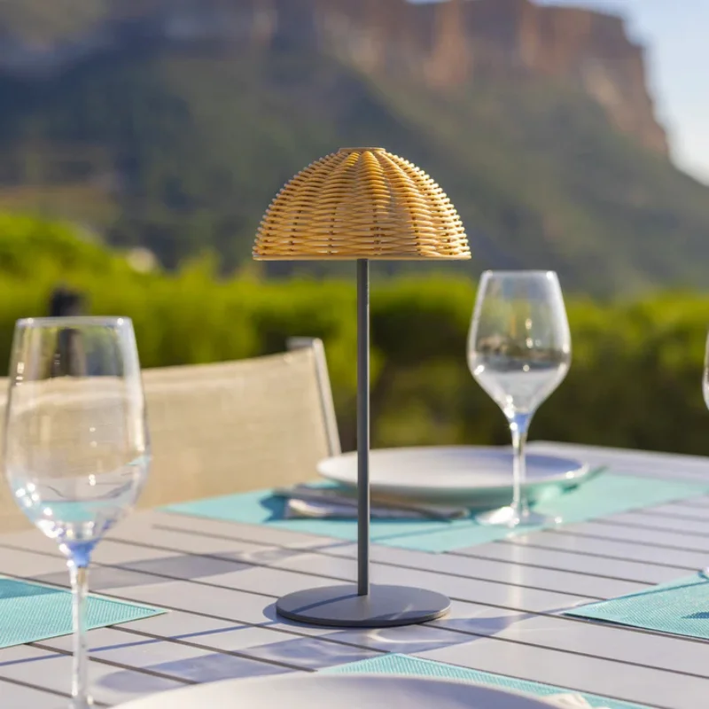Lampe de Table Touch LED - Faroe Commander Maintenant