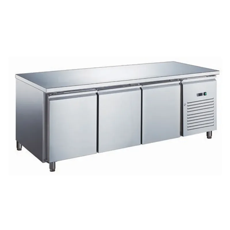 Offre Exclusive Table réfrigérée sans dosseret inox positive avec évaporateur ventilé 3 portes 339 litres