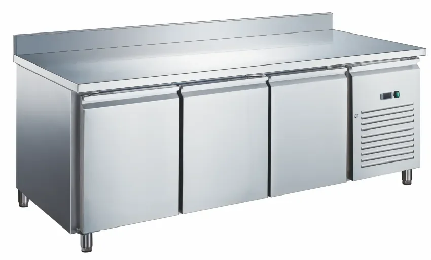 Table réfrigérée inox positive avec dosseret avec évaporateur ventilé 3 portes 580 litres Retour Gratuit